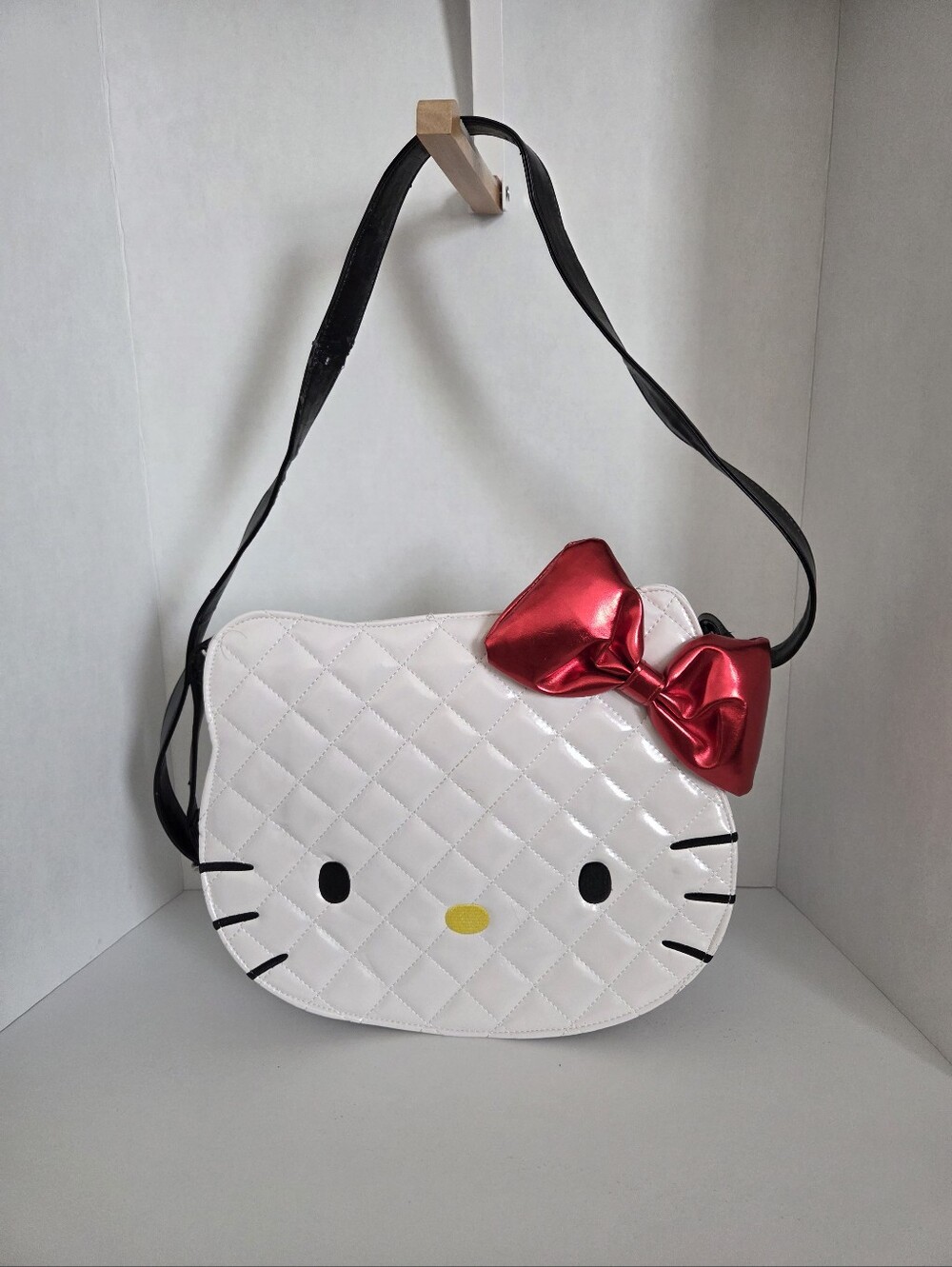 Sanrio White Quilted Hello Kitty Shoulder Bag with Red Bow